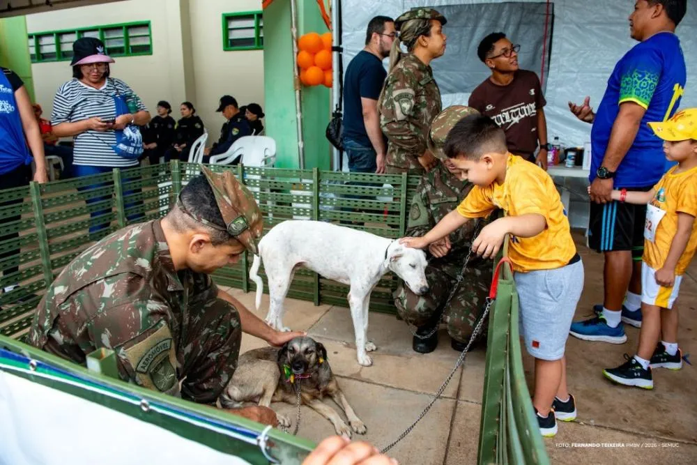 Feira de Adoção da Operação Acolhida garante novos lares para animais resgatados